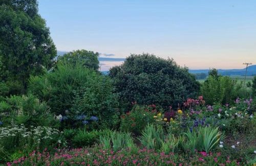 Nottingham Road Casa | Valley View the home with a view