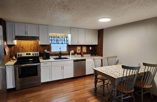 Wakefield Casa | VALLEY VISTA 3-bedroom 2-bath house in Lucasville