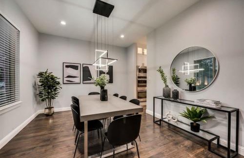 Lewisville Casa | Valley Vista Luxury Retreat w Pool Cinema Games