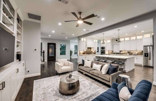 Lewisville Casa | Valley Vista Luxury Retreat w Pool, Cinema, Games