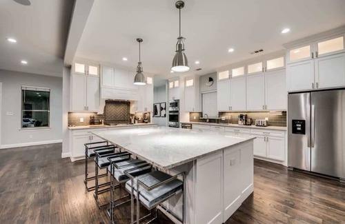 Lewisville Casa | Valley Vista Luxury Retreat w Pool, Cinema, Games