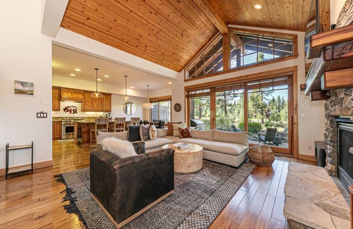 Truckee Casa | Valmont Vista, Gated Golf Community & Exclusive Club Amenities!