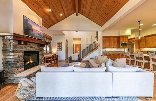 Truckee Casa | Valmont Vista, Gated Golf Community & Exclusive Club Amenities!