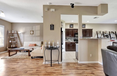 Dover Casa | Valrico's Hidden Gem: A Stunning 3-Bedroom Oasis Awaits!