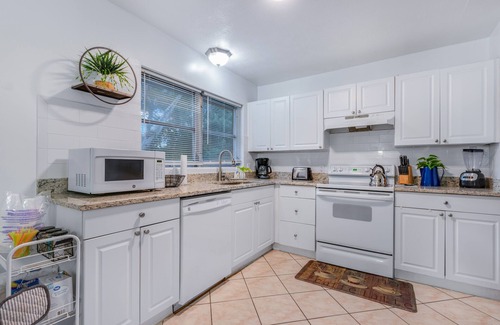Jacksonville Casa | Casa con enorme patio, cocina moderna, 4 millas a Nas Jax y centro ecuestre