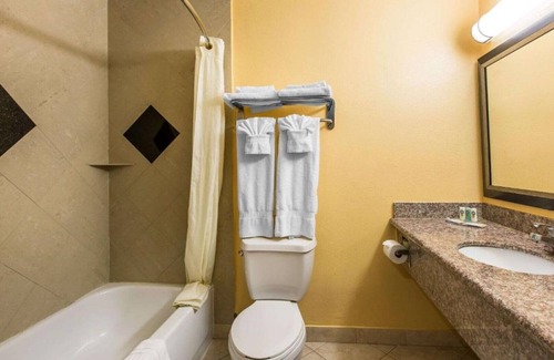 Bell Gardens Casa | Value accommodations conveniently close to downtown Los Angeles