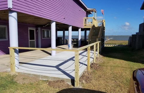 Palacios Casa | Aterrizaje de Valyn; Exclusivo Bayhouse en el agua con muelle privado iluminado.