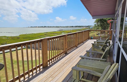 Palacios Casa | Aterrizaje de Valyn; Exclusivo Bayhouse en el agua con muelle privado iluminado.