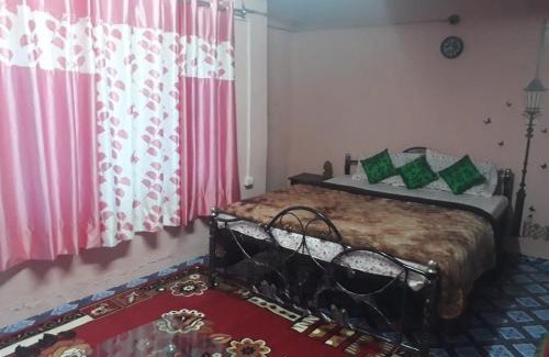 Darjeeling Hotel | Vamoose Quaint Wood Cottage