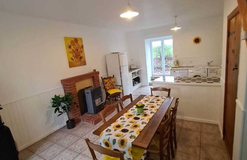 Maupertuis Cabaña | Van Gogh Inspired Gite in Peaceful Maupertuis Normandy
