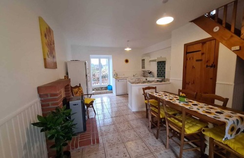 Maupertuis Cabaña | Van Gogh Inspired Gite in Peaceful Maupertuis Normandy