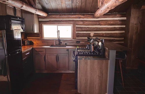 Cleveland Cabina | Vanderkamp NY – Wohlleben Cabin Secluded Forest Retreat on 850 Acres