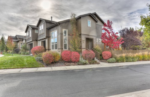 Southern Crossing Casa | Vantage Point 3 Bedroom Townhouse by RedAwning