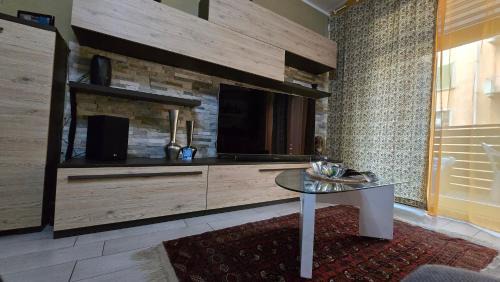 Downtown Apartamento | VARESE PRIME - Stylish Apartment, Air Conditioning, 2 Baths, 2 Covered Parking, City Centre