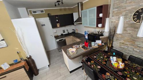 Downtown Apartamento | VARESE PRIME - Stylish Apartment, Air Conditioning, 2 Baths, 2 Covered Parking, City Centre