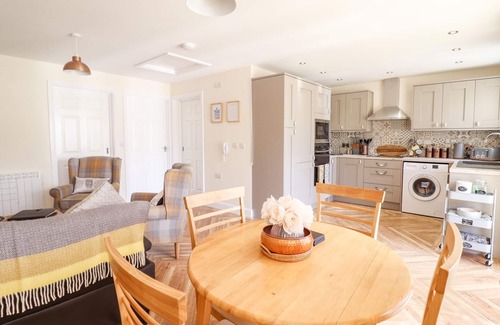 Newtown Cabaña | Varley Villa