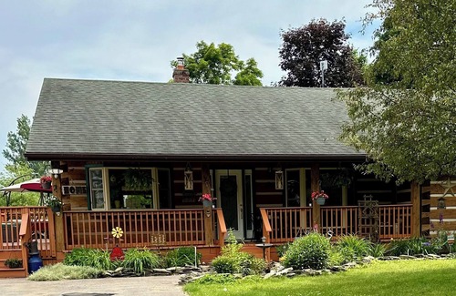 Stone Mills Cabina | Varty Lake Lodge, Yarker ON. Escape The Mundane, Relax & Enjoy Summer &.Winter