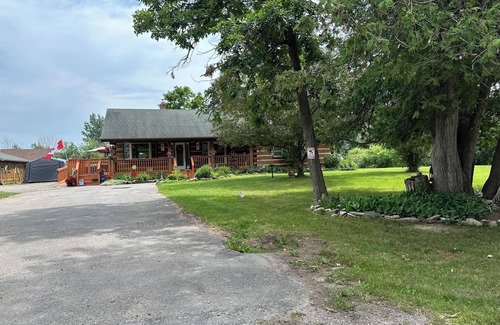 Stone Mills Cabina | Varty Lake Lodge, Yarker ON. Escape The Mundane, Relax & Enjoy Summer &.Winter