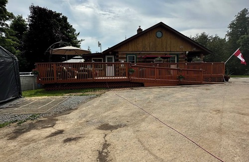 Stone Mills Cabina | Varty Lake Lodge, Yarker ON. Escape The Mundane, Relax & Enjoy Summer &.Winter