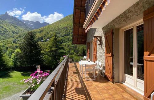 Cauterets Apartamento | Vaste T4 115m2. Balcon. Vue. Suite. Jardin et jeux