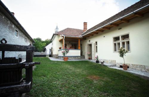 Erdobenye Casa | Vazsita ház