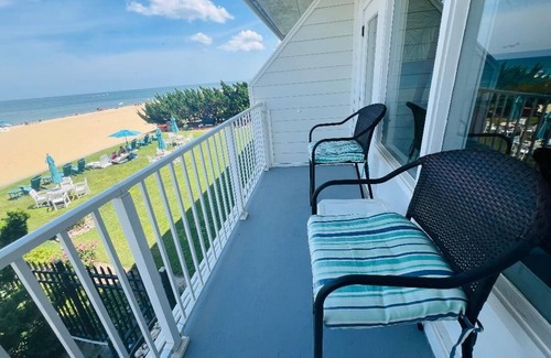 Northeast Virginia Beach Condominio | VB Oceanfront Condo at Boardwalk. See Dolphins from Balcony. Steps to Beach+Pool