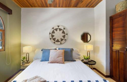 Tamarindo Casa | VBM1 Beachside Cottage Steps from the Shore