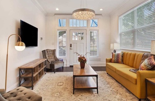 Seventh Ward Casa | VCAY-Stylish Bucket-List Check Off Near French Quarter