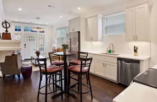 Seventh Ward Casa | VCAY-Stylish Bucket-List Check Off Near French Quarter