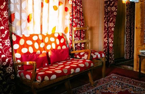 Dal Lake Alquiler De Eote | Veena Palace Group Of Houseboats