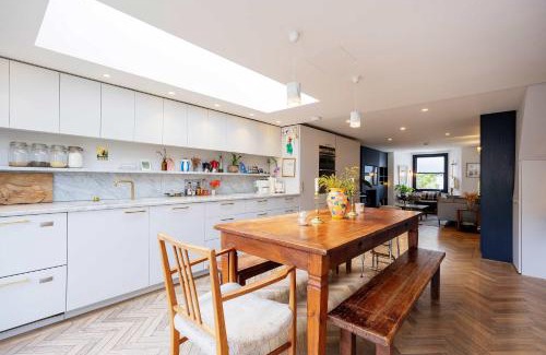 Stoke Newington Casa | Veeve - Reach for the Stars