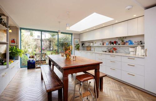Stoke Newington Casa | Veeve - Reach for the Stars