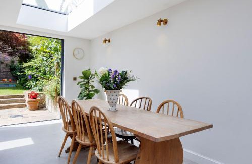 Oval Casa | Veeve - The Oval House