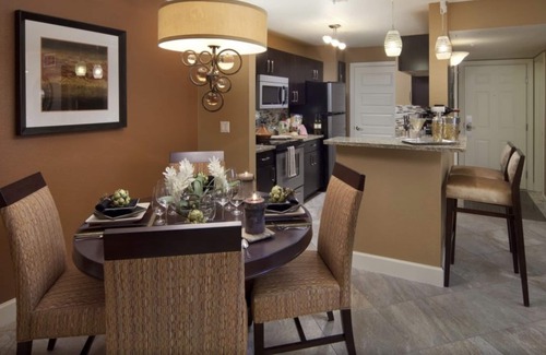 Las Vegas Apartamento | EDC March Madness Condominio de 2 habitaciones a 10 minutos a pie de Sands Conv Ctr y The Strip