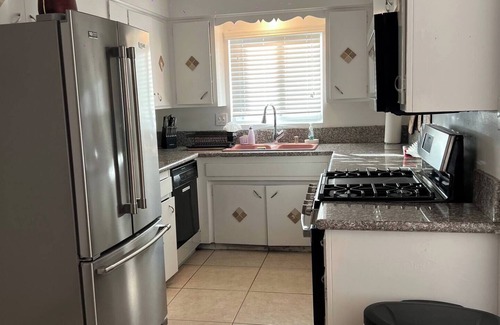 North Las Vegas Casa | Vegas house 3mile away from strip:8 bed 3 sofa bed