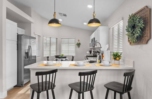 North Las Vegas Casa | Vegas Relaxing 4 BR Outdoor Games Galore