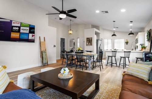 North Las Vegas Casa | Vegas Relaxing 4 BR Outdoor Games Galore