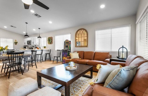 North Las Vegas Casa | Vegas Relaxing 4 BR Outdoor Games Galore