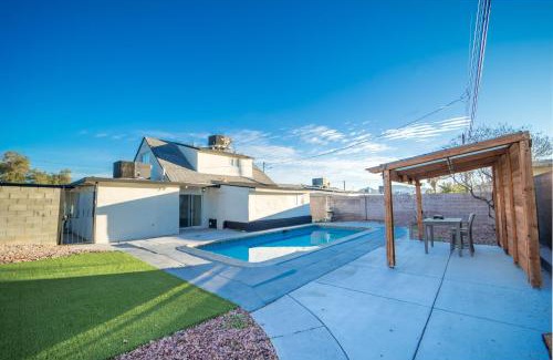 Las Vegas Casa | Vegas Vacation Home with Pool 5 min to The Strip and Fremont Street