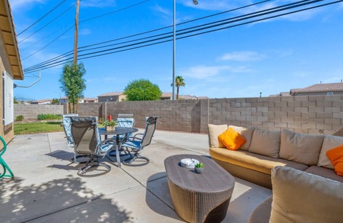 Las Vegas Casa | Vegas Vibes | Patio | BBQ | Foosball | Fireplace
