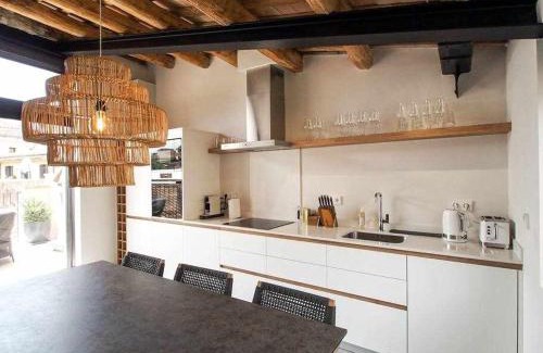 Old Town Apartamento | Velo Vern 3- Luxury penthouse w views of city wall