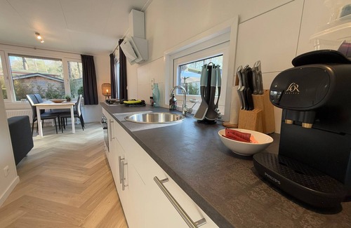 Bosgebied Hoenderloo Chalet De Esquí | Veluwe Holidays - Private Chalet with Big Garden and Community Swimming Pool
