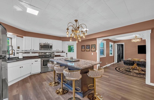 Sherman Hill Condominio | Velvet Noir - Sultry City Luxe