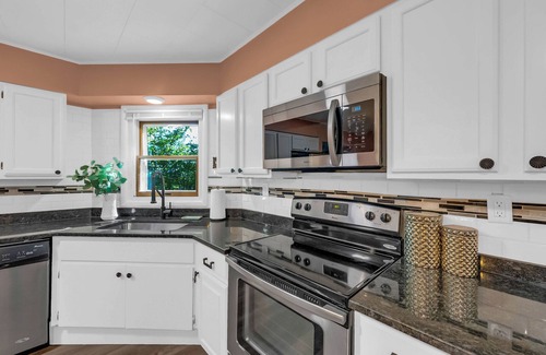 Sherman Hill Condominio | Velvet Noir - Sultry City Luxe