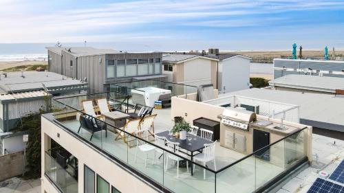 Santa Ana Heights Casa | Velvet Sand I by AvantStay Steps to Newport Beach Private Rooftop w Outdoor Kitchen Hot Tub