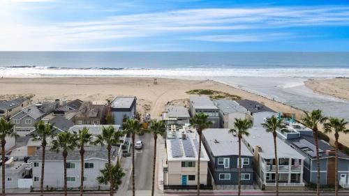 Santa Ana Heights Casa | Velvet Sand I by AvantStay Steps to Newport Beach Private Rooftop w Outdoor Kitchen Hot Tub