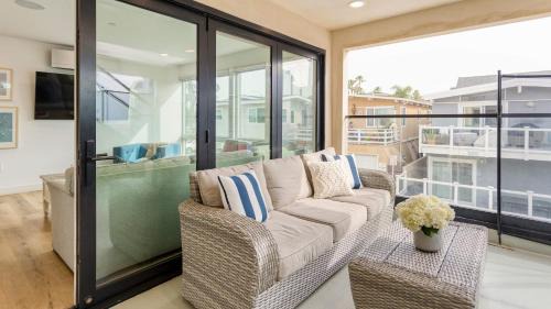Santa Ana Heights Casa | Velvet Sand I by AvantStay Steps to Newport Beach Private Rooftop w Outdoor Kitchen Hot Tub