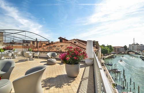Santa Croce Apartamento | Venetian Palace Gold Apartment with Balcony R&R