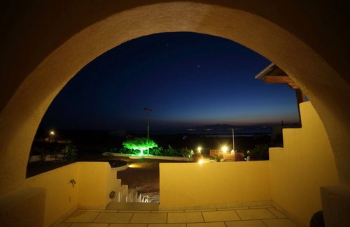 Naxos Villa | Villa de estilo veneciano con una majestuosa puesta de sol y vistas al mar Egeo. 200 metros de la playa
