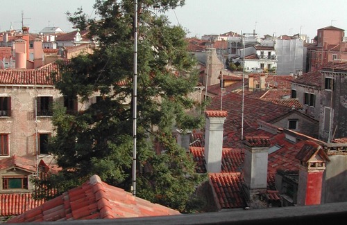 San Polo Apartamento | Encantador apartamento con terraza en el techo en Campo dei Frari (Wi-Fi gratuito)